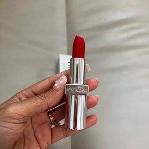 [NEW] Prada Beauty Monochrome Soft Matte R128 Granato